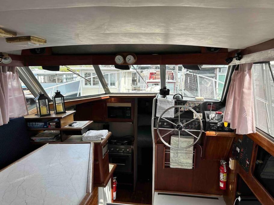 Waterfront 32' Bayliner Yacht Otel Providence Dış mekan fotoğraf