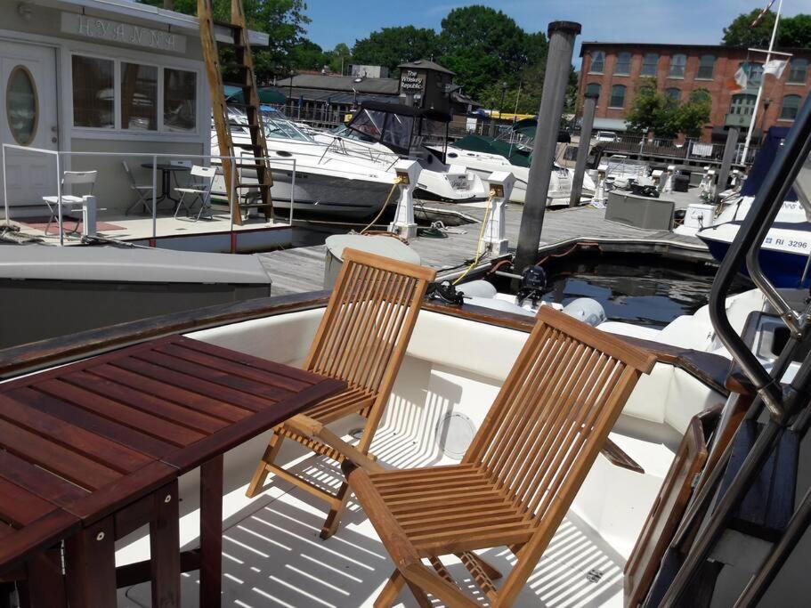 Waterfront 32' Bayliner Yacht Otel Providence Dış mekan fotoğraf